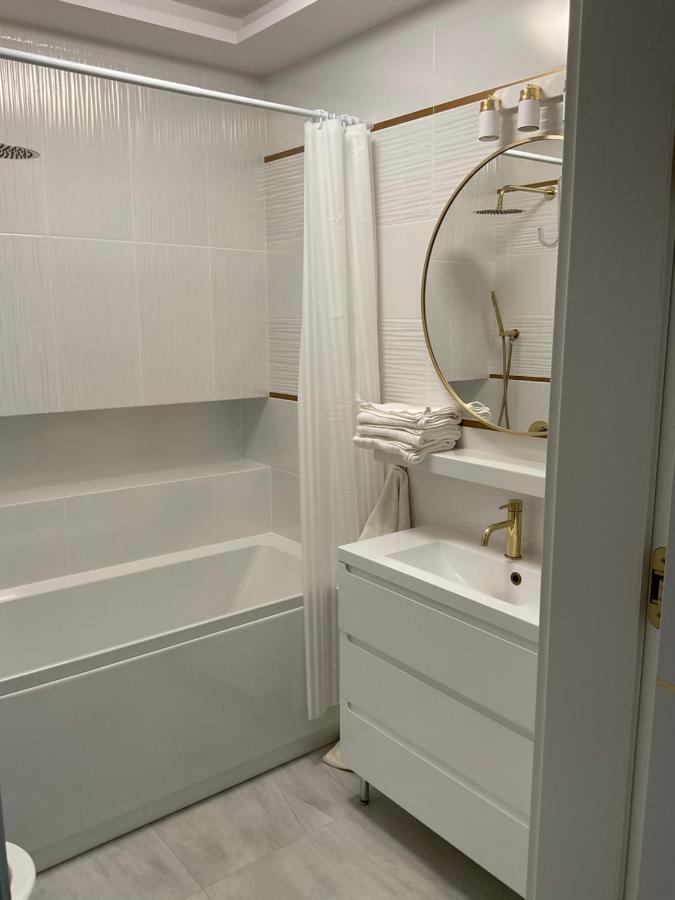 Apartament „Dwie Wieze” Apartment Katowice Bagian luar foto
